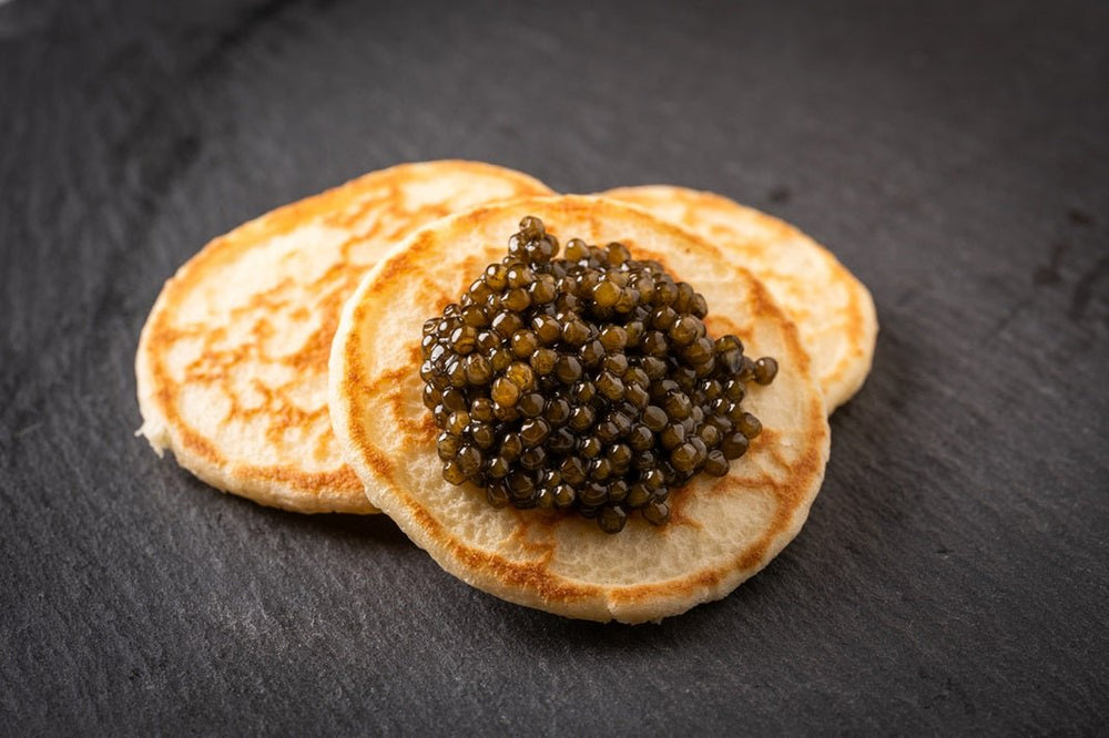 Kaviaar met blinis (en Crème Fraîche) - Doyy Caviar